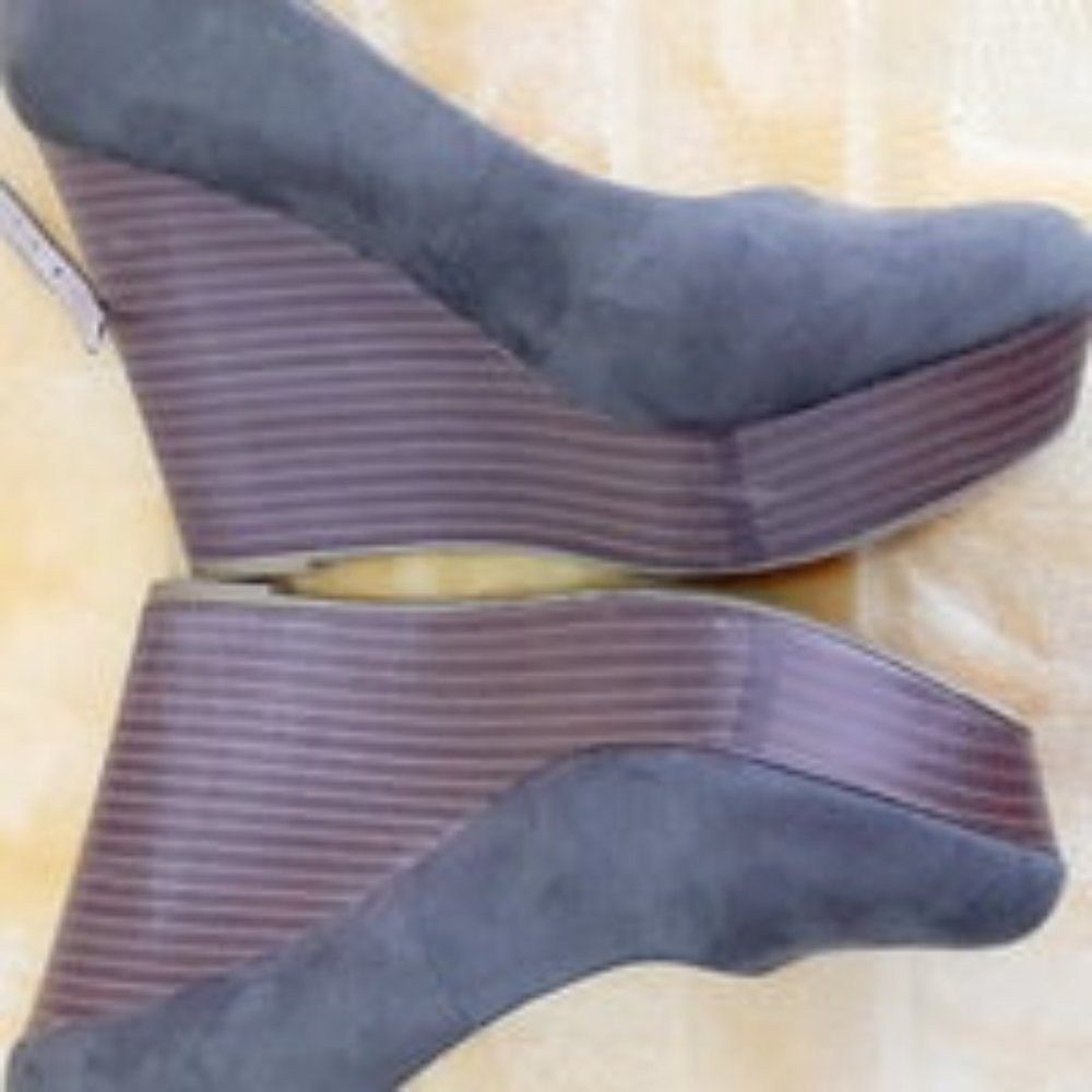 REPORT PLATFORM SHOES, color dark green, size 7 1/2w.
